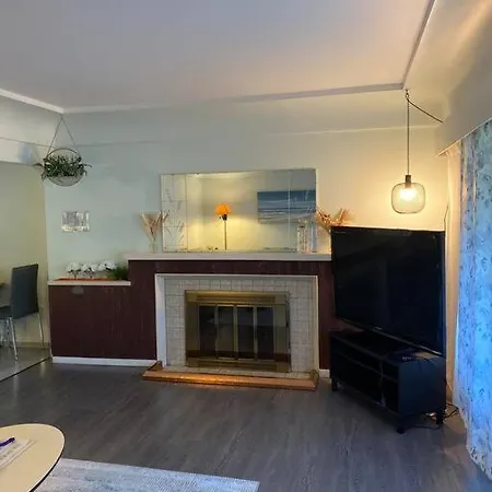 Unique Park House 5Min Walk To Subway Apartment Vancouver Exterior photo